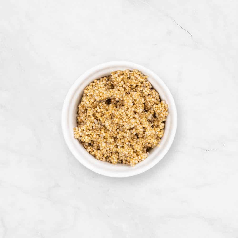 Lys quinoa forkogt klar til brug